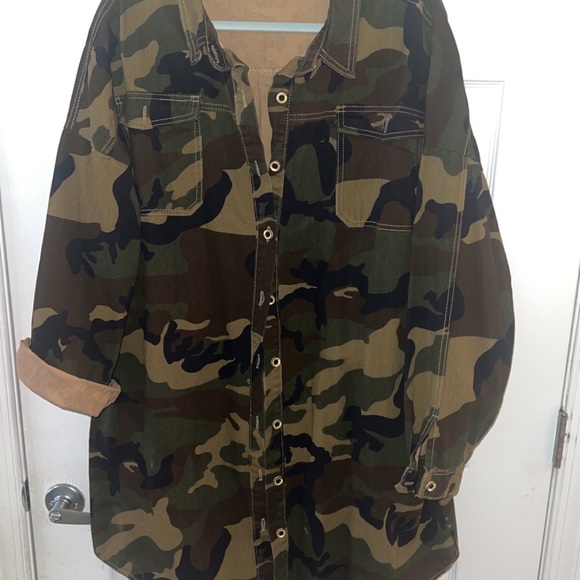 SOLD‼️‼️ Camo Jacket 3X - Picture 2 of 2